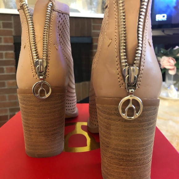 Wishbone beige calf leather sandal - Picture 3 of 4